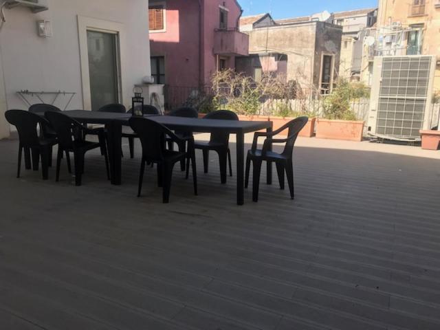 Suite Con Terrazza In Centro Storico Катанія Екстер'єр фото