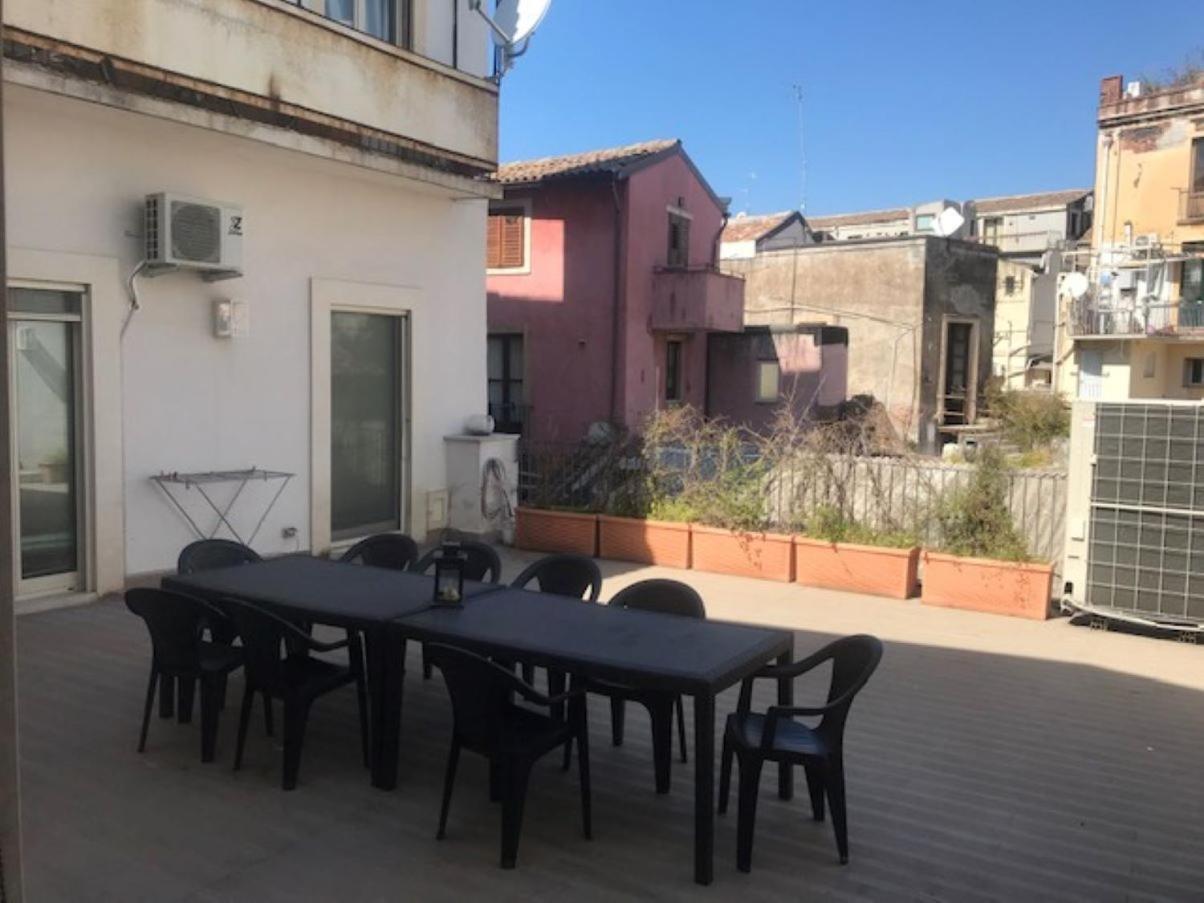 Suite Con Terrazza In Centro Storico Катанія Екстер'єр фото
