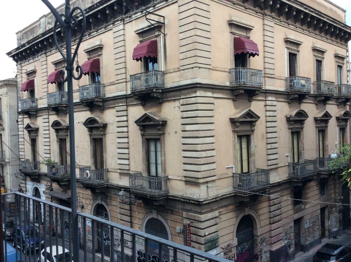 Suite Con Terrazza In Centro Storico Катанія Екстер'єр фото