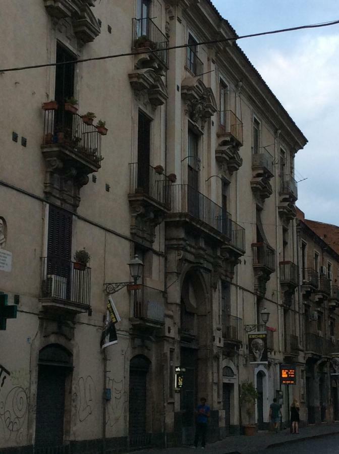 Suite Con Terrazza In Centro Storico Катанія Екстер'єр фото