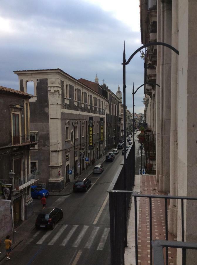 Suite Con Terrazza In Centro Storico Катанія Екстер'єр фото