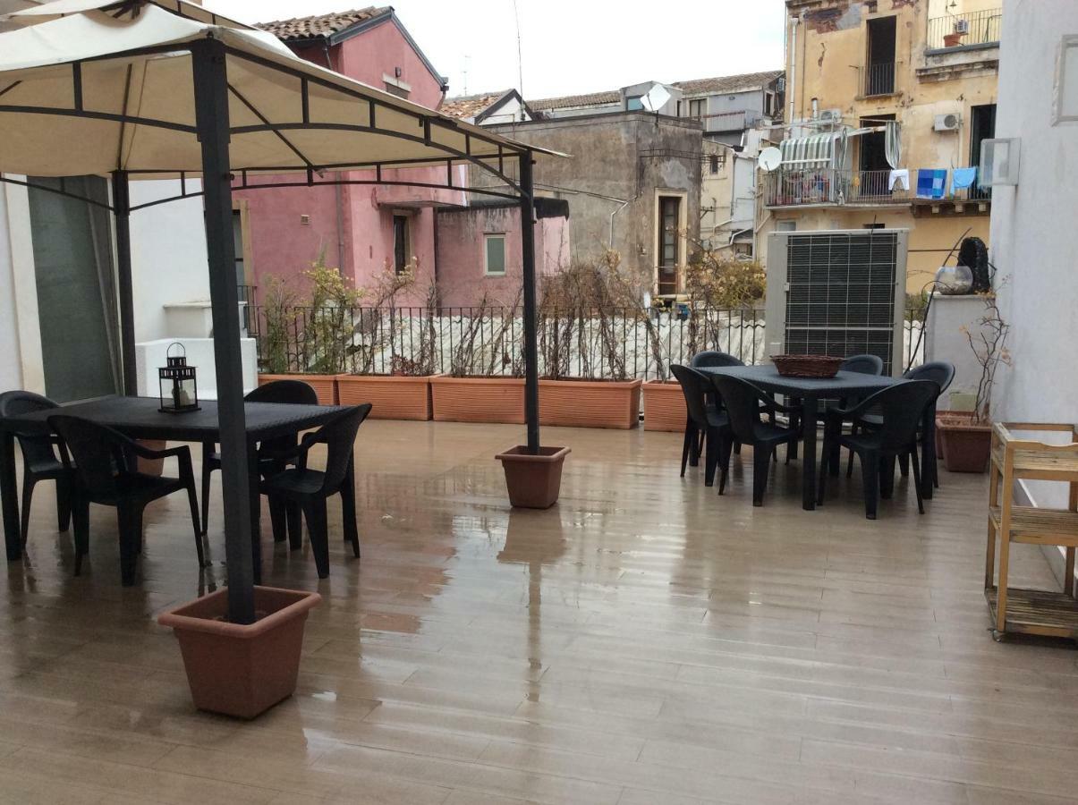 Suite Con Terrazza In Centro Storico Катанія Екстер'єр фото
